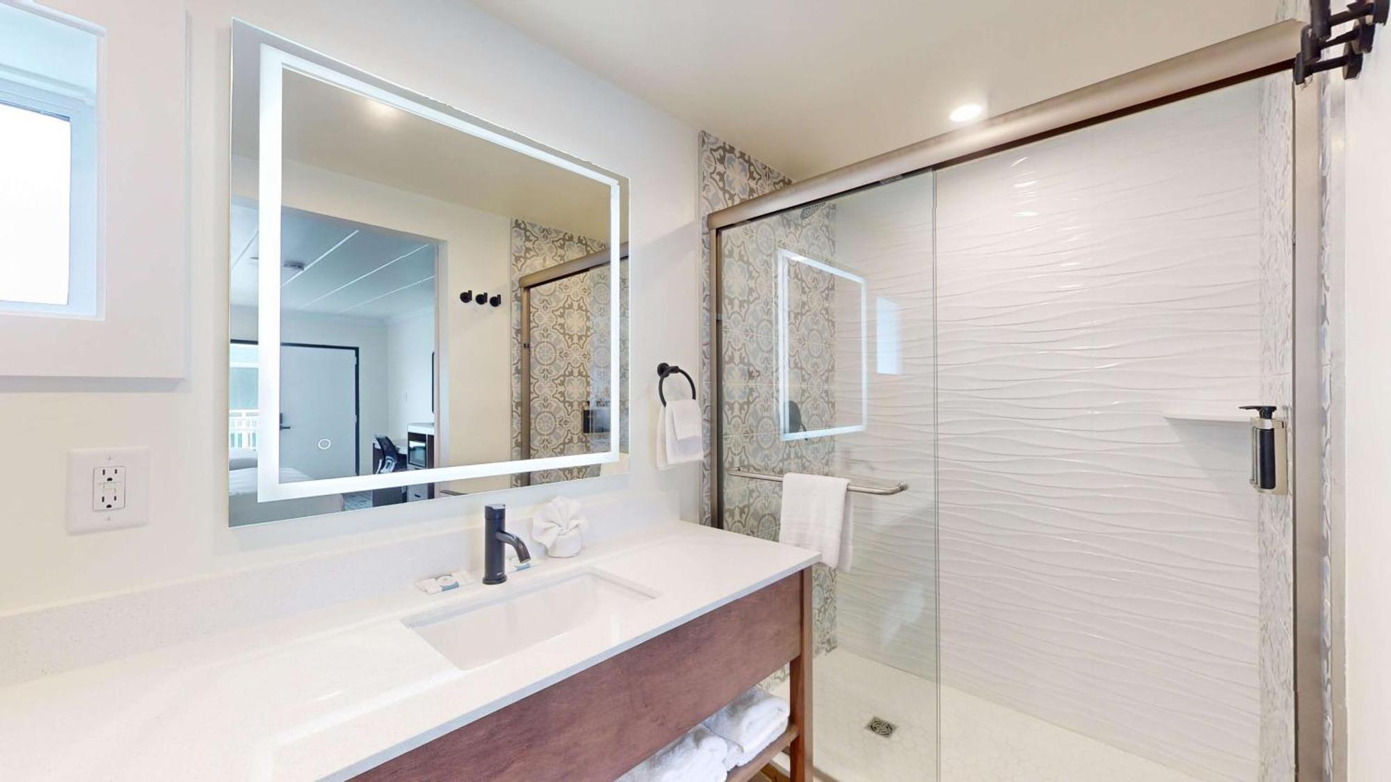 The Atlantic, Bw Signature Collection Hotel 2*